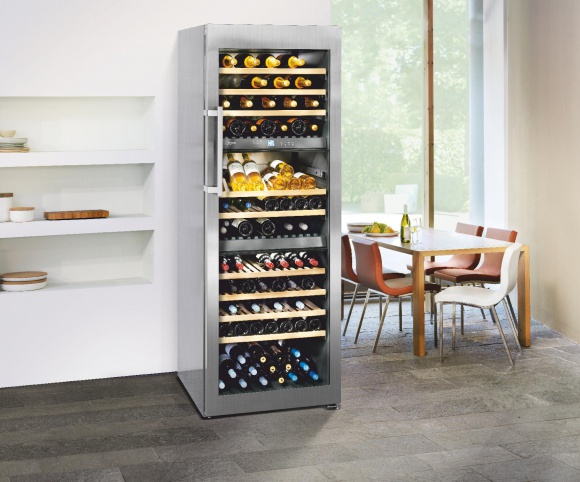 “Kitchen Innovation 2014”: Liebherr sięga po złoto BIZNES, Konsument - Marka Liebherr zdobyła popularną i prestiżową nagrodę publiczności "Ulubiona Marka - Złota Nagroda - Wybór Konsumentów 2014". Nagroda trafia do firm i marek, których produkty w latach 2012 - 2014 trzykrotnie otrzymały tytuł "Kuchenna Innowacja Roku".