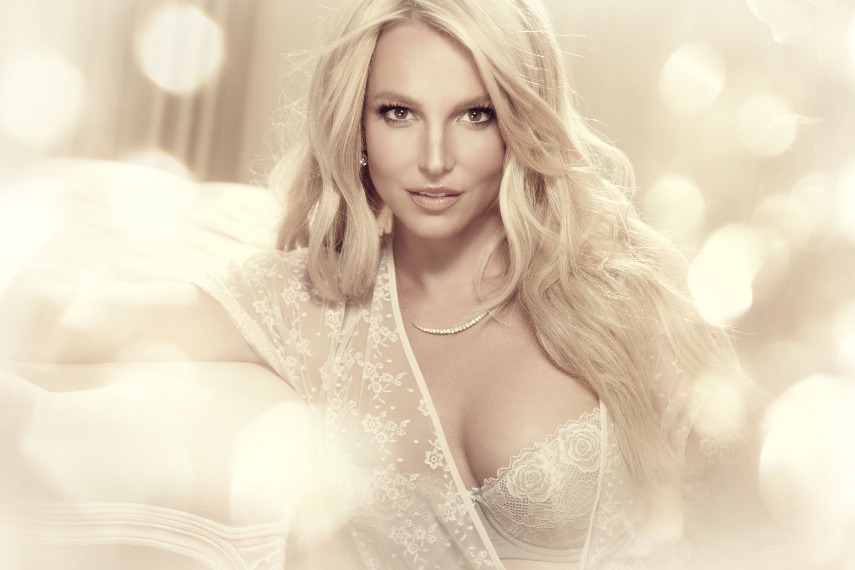 Britney Spears_Gatta (2)