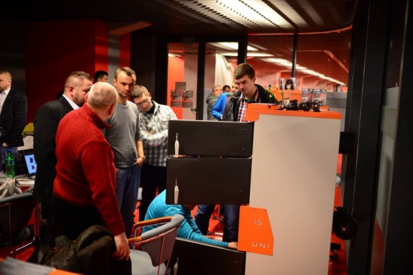 TIS Group zachęca instalatorów do stałej współpracy BIZNES, Handel - ​Dwuosobowa, tygodniowa wycieczka do wakacyjnego kurortu za granicą, przejażdżka za kierownicą Ferrari czy vouchery na strzelnicę sportową – to główne nagrody w specjalnym programie lojalnościowym dedykowanym dla instalatorów systemów C.O.