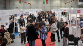 VI edycja targów China Expo – China Brand Show Poland 2016 BIZNES, Handel - W dniach 15-17 września w Warszawie odbędzie się VI edycja targów China Expo – China Brand Show Poland. Odwiedzający będą mieli okazję m.in. do nawiązania kontaktów biznesowych z przedsiębiorcami z Chin oraz poznania specyfiki funkcjonowania rynku Państwa Środka.