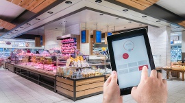 Handel mądrzeje dzięki technologii BIZNES, Handel - W sklepach coraz częściej używane są inteligentne rozwiązania oświetleniowe. Nowe technologie nie tylko pozwalają oszczędzać energię elektryczną, ale także coraz mądrzej wspierają sprzedaż.
