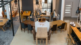 Nowy salon firmowy mebli Klose w Rumi BIZNES, Konsument - Jeśli kochamy piękne wnętrza i doskonałej jakości meble – adres ul. Grunwaldzka 109 w Rumi warto zapamiętać. Na ponad 1000 m2 stworzone zostały wnętrza, w których prezentowane są funkcjonalne rozwiązania aranżacyjne umożliwiające zrozumienie na czym polega wygoda w mieszkaniu.
