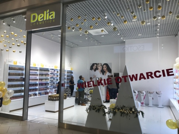 Delia Cosmetics w gronie najemców Portu Łódź BIZNES, Handel - Port Łódź poszerzył ofertę beauty o znaną polską markę kosmetyczną. Swój sklep w łódzkim centrum handlowym, należącym do IKEA Centres, otworzyła Delia Cosmetics. Nowy najemca zajął powierzchnię ponad 67 mkw.