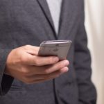 Zwierzęta, dzieci i piwo wśród największych zagrożeń twojego smartfona