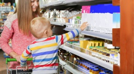 Mama w sklepie: słucha dziecka i lubi sprawdzoną ofertę