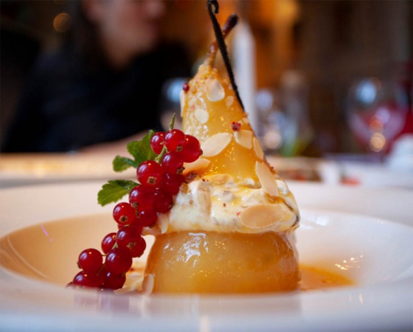 Pomysły na walentynki w restauracjach BIZNES, Konsument - Wspólna kolacja w romantycznym miejscu to jeden z najczęstszych pomysłów na spędzenia dnia zakochanych. Polacy są w większości skłonni wydać na ten wieczór od kilkudziesięciu do nawet kilkaset złotych. Co na 14 lutego przygotowały popularne restauracje?