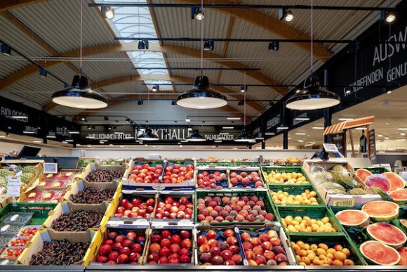 Trendy we wzornictwie sklepowym 2019 BIZNES, Handel - Magazyn Design&Build Review opisał 5 trendów we wzornictwie branży retail, które mają zyskiwać na znaczeniu w związku ze zmianami struktury sprzedaży spodziewanymi w 2019 roku. Rozwój części z nich można obserwować już dziś.