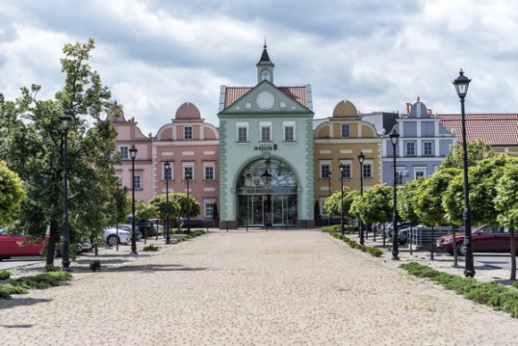 Klienci Designer Outlet Warszawa wydają na zakupy więcej niż przed rokiem BIZNES, Konsument - O 13,6% wzrosła sprzedaż w I półroczu 2019 r. w Designer Outlet Warszawa w porównaniu z tym samym okresem w roku poprzednim. Centrum odnotowało 3% wzrost odwiedzalności pomimo ponad dwukrotnie mniejszej, wynikającej z ustawy, liczby niedziel handlowych.