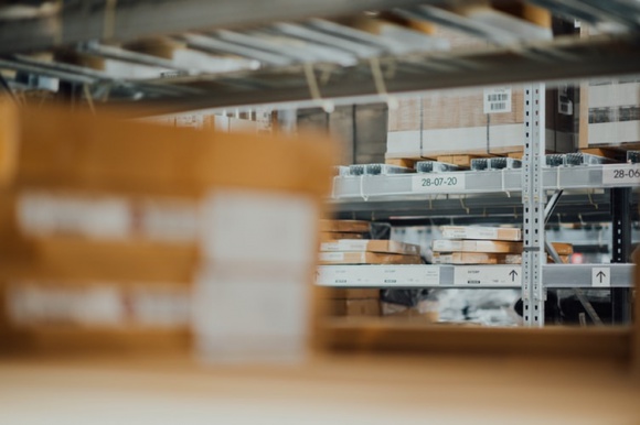 Inwestycje w logistykę e-commerce BIZNES, Handel - Polskie e-commerce rozwija się dynamicznie, a dobrze zorganizowana logistyka wspiera tak szybki rozwoju tej branzy. Pod koniec 2018 roku polski rynek e-commerce był wyceniany na ponad 50 mld zł, a w ciągu kilku lat jego wartość może wzrosnąć nawet do 80 mld zł.