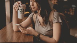 Milenialsi – to oni królują na rynku e-commerce