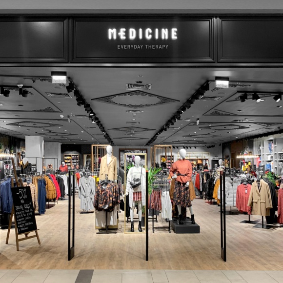 Avenida z największym w Polsce salonem Medicine BIZNES, Handel - W Avenidzie Poznań otwarto po przebudowie salon Medicine. Butik zwiększył powierzchnię z 384 mkw. do 573 mkw., stając się tym samym największym sklepem rodzimej marki w Polsce.