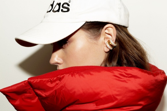 Polska marka Selfie Jewellery w Galerii Krakowskiej BIZNES, Handel - Idąca z duchem czasu, ale jednocześnie klasyczna. Modna i delikatna, ale zawsze zauważalna – taka właśnie jest biżuteria Selfie Jewellery. Oferta polskiej marki jest dostępna w Galerii Krakowskiej.