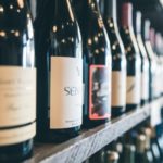 Świąteczne zakupy Polaków – alkohol na prezent, świąteczny stół i na Sylwestra