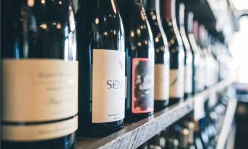 Świąteczne zakupy Polaków – alkohol na prezent, świąteczny stół i na Sylwestra