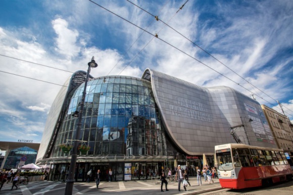 TRWA DOBRA PASSA GALERII KATOWICKIEJ. PODSUMOWANIE ROKU BIZNES, Handel - Galeria Katowicka, należąca do Employees Provident Fund of Malaysia reprezentowanego przez Savills Investment Management i zarządzana przez APSYS Polska, 2019 może zaliczyć do udanych.