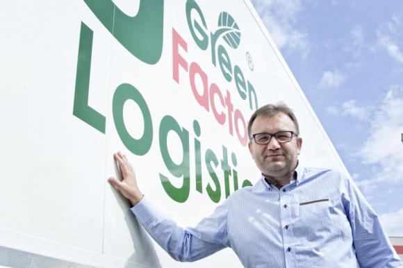 Jak koronawirus zmienił logistykę? BIZNES, Handel - Dopasowanie usług do nowych zachowań konsumentów, analiza bieżących potrzeb producentów świeżej żywności, dostosowanie do innego funkcjonowania sklepów – to wyzwania, z jakimi musiała zmierzyć się logistyka w dobie COVID-19.