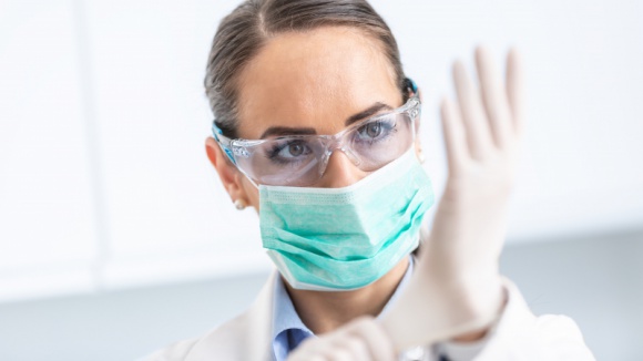 Dokładamy swoją cegiełkę BIZNES, Konsument - Laboratoria spółki J.S. Hamilton pracują bez zakłóceń, a firma robi wszystko, co w swojej mocy, by chronić miejsca pracy i zapewnić bezpieczeństwo pracownikom oraz kontrahentom.