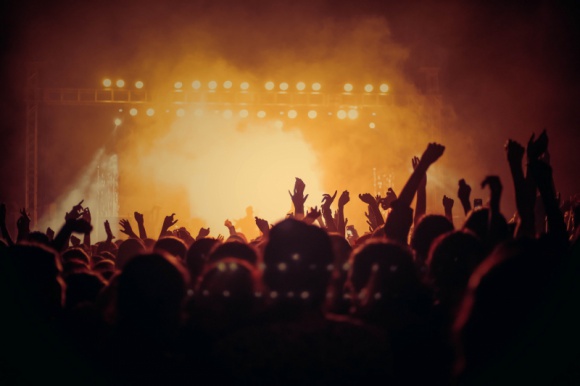 Czy możliwe jest odszkodowanie za odwołany koncert? BIZNES, Konsument - Artystyczny rok 2020 w Polsce zapowiadał się znakomicie i miał upłynąć pod znakiem wielkich wydarzeń. Co w sytuacji, gdy ponieśliśmy nie tylko koszty emocjonalne związane z oczekiwanym wydarzeniem, ale także finansowe wydatki? Czy należy się odszkodowanie?