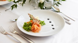 Ponowne otwarcie restauracji Campanile w Szczecinie, Bydgoszczy i Poznaniu BIZNES, Konsument - Po wakacyjnej przerwie restauracje w hotelach Campanile w Szczecinie, Bydgoszczy i Poznaniu wracają na kulinarną mapę Polski. Na gości czekają znane, jak i zupełnie nowe smaki. W menu nie zabraknie też specjalności szefa kuchni – firmowych campaburgerów.