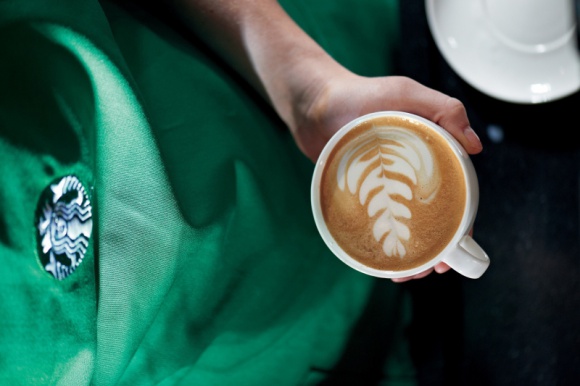 Kup produkt Starbucks i otrzymaj miesiąc HBO GO w prezencie BIZNES, Handel - Od 31 grudnia przy zakupie dowolnych produktów Starbucks w dostawie, użytkownicy aplikacji Glovo otrzymują w prezencie aż miesiąc abonamentu HBO GO gratis. Promocja potrwa do wyczerpania zapasów.
