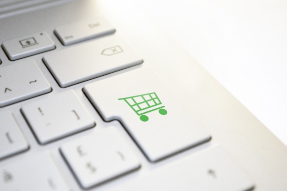 Współpraca e-point SA z Google przy rozwoju polskiego e-commerce IT i technologie, BIZNES - Dynamiczny rozwój e-commerce w Polsce Handel elektroniczny, czyli e-commerce stanowi około 14% całkowitej sprzedaży detalicznej w Polsce i dynamicznie rośnie, nawet o 35% rok do roku[1].