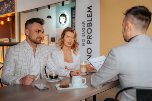 Firma, BIZNES - Rośnie grupa osób, które na skutek pandemii straciły pracę., Nowy, modułowy system franczyzowy Fit Cake Firma, BIZNES - Rośnie grupa osób, które na skutek pandemii straciły pracę.